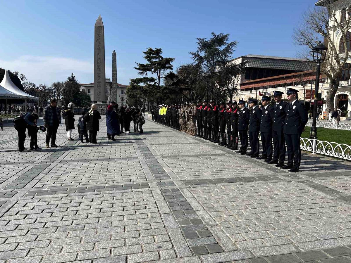 İstanbul\'da Polis Haftası kortejine yoğun ilgi