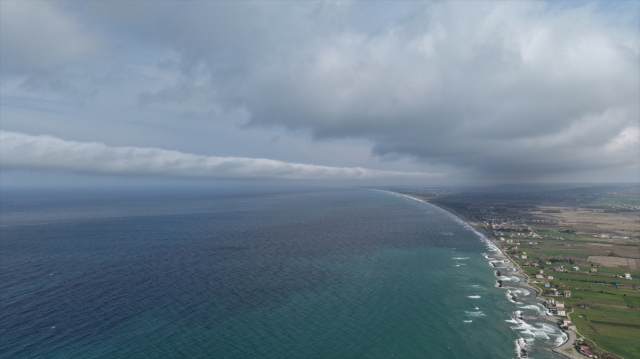 Karadeniz'de nadir görülen rulo bulut oluştu