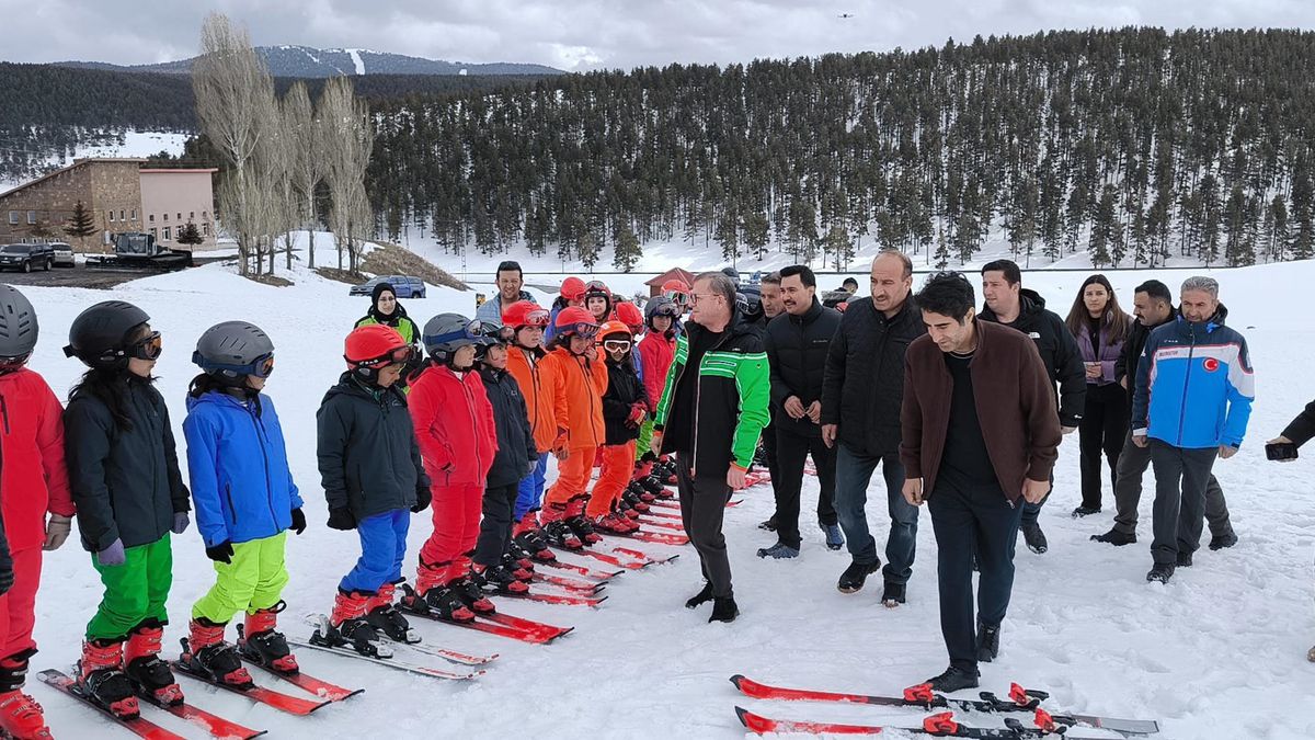 Kayak Sevinci: Kars\'ta 2000 Çocuk Kayakla Tanıştı