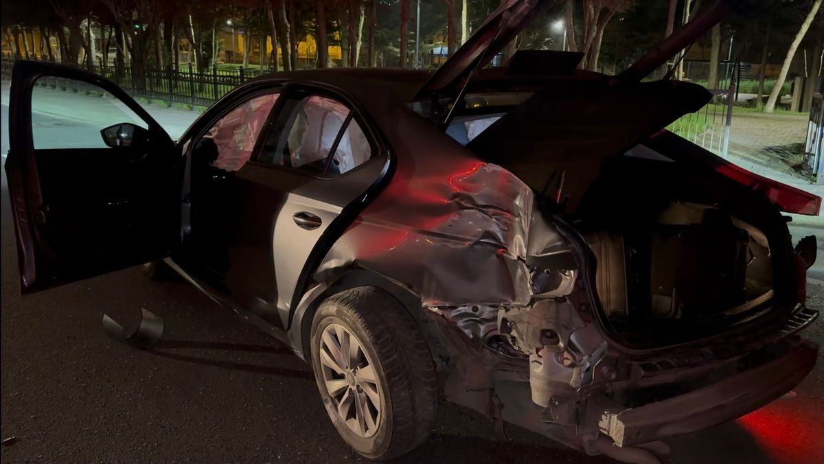 Kartal\'da Otomobil Kazası: 4 Yaralı