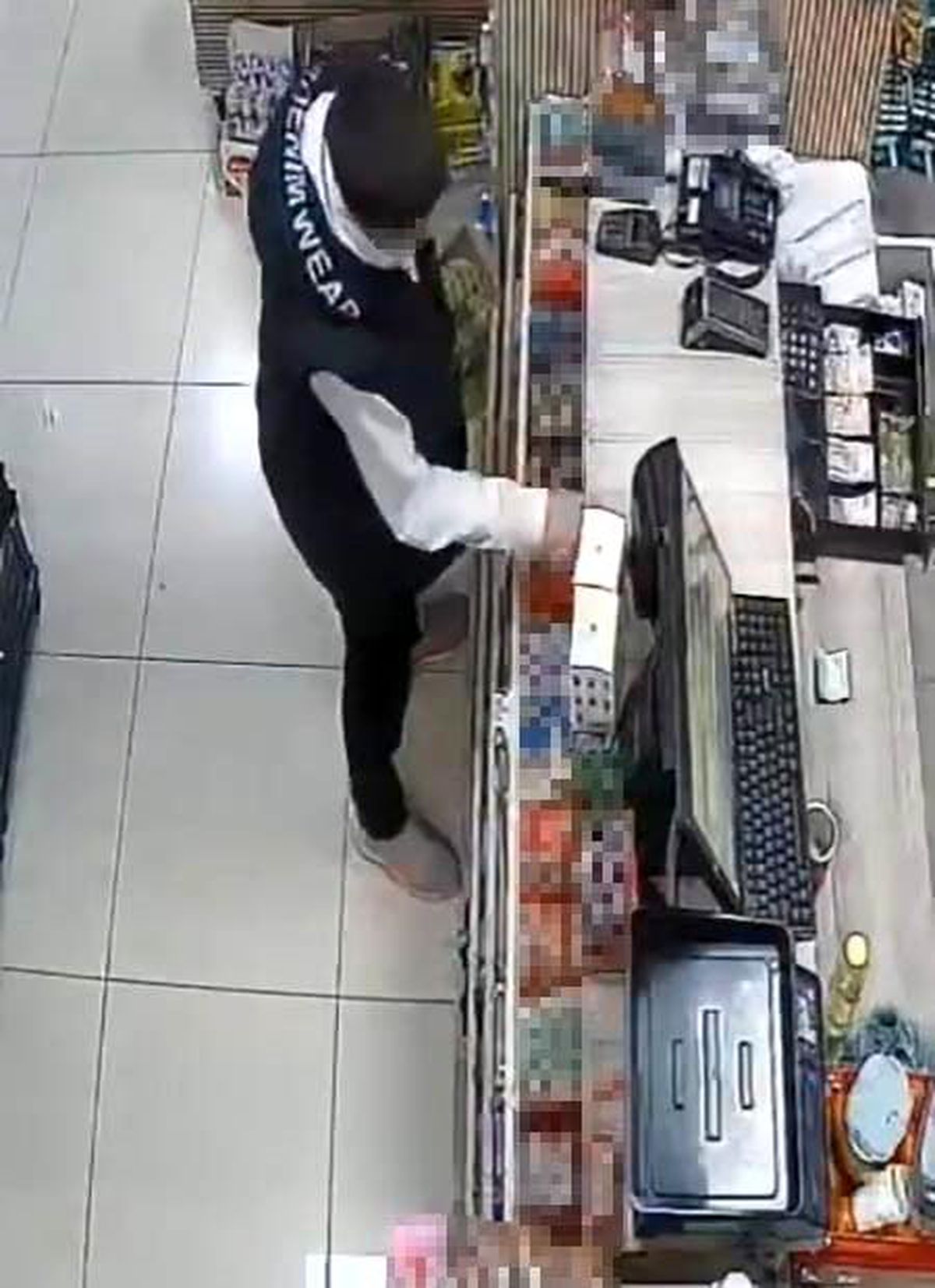 Elazığ\'da Eriği Çalan Şahıs Kamerada