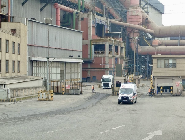Kocaeli'de fabrikada yüksekten düşen 3 işçi öldü