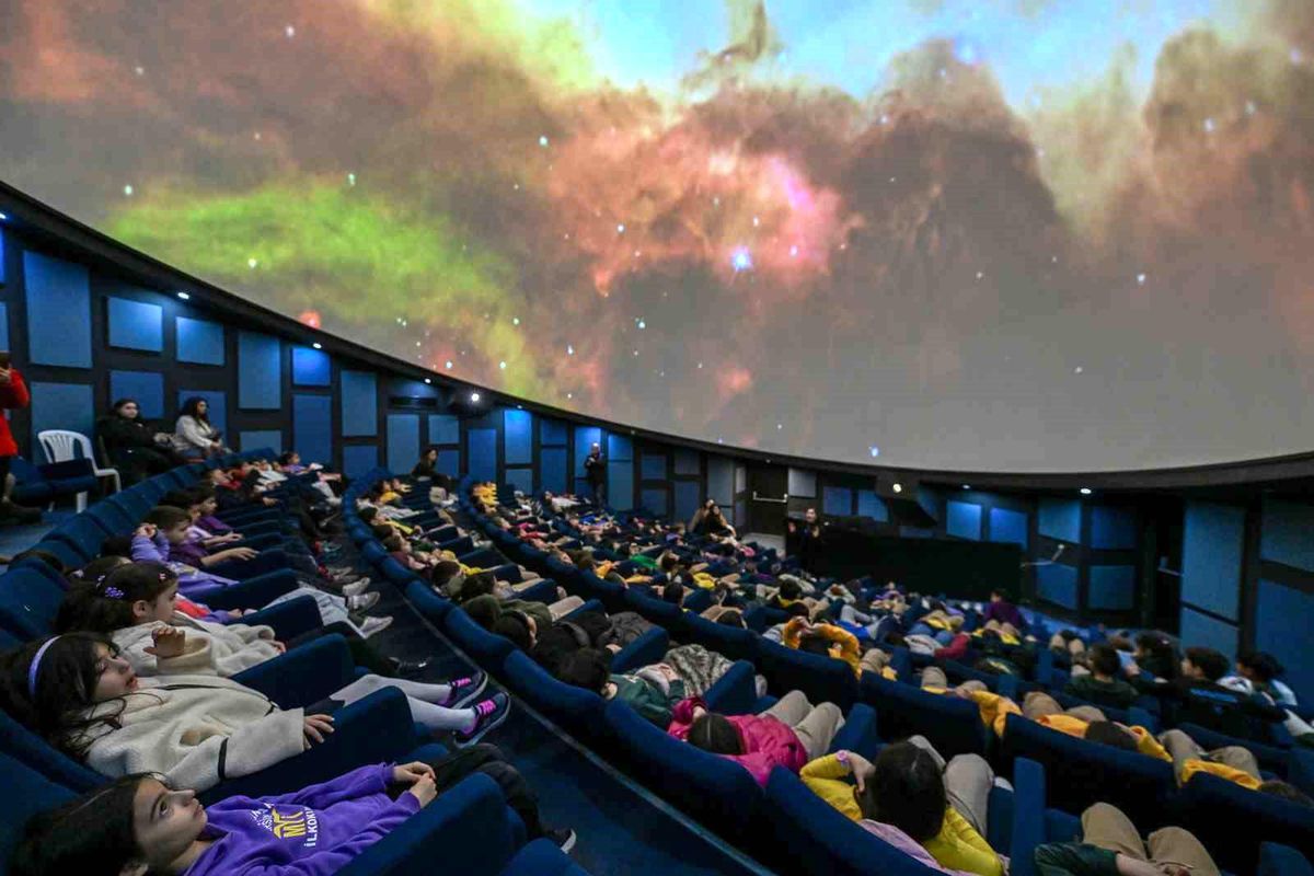 Mercan Bilim Merkezi planetaryumu çocukları evrenle buluşturuyor