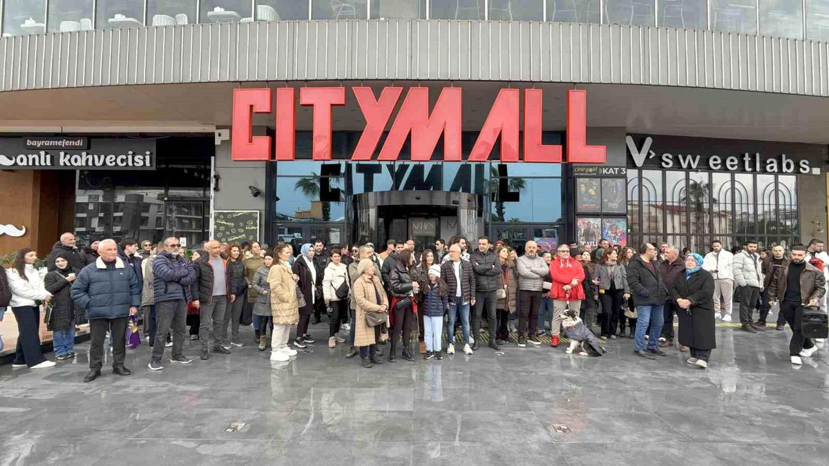 Mühürlenen CityMall AVM için basın açıklaması