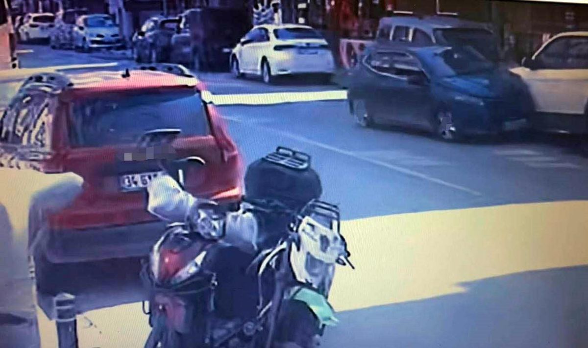 Küçükçekmece\'de Kaza: Araç Takla Attı