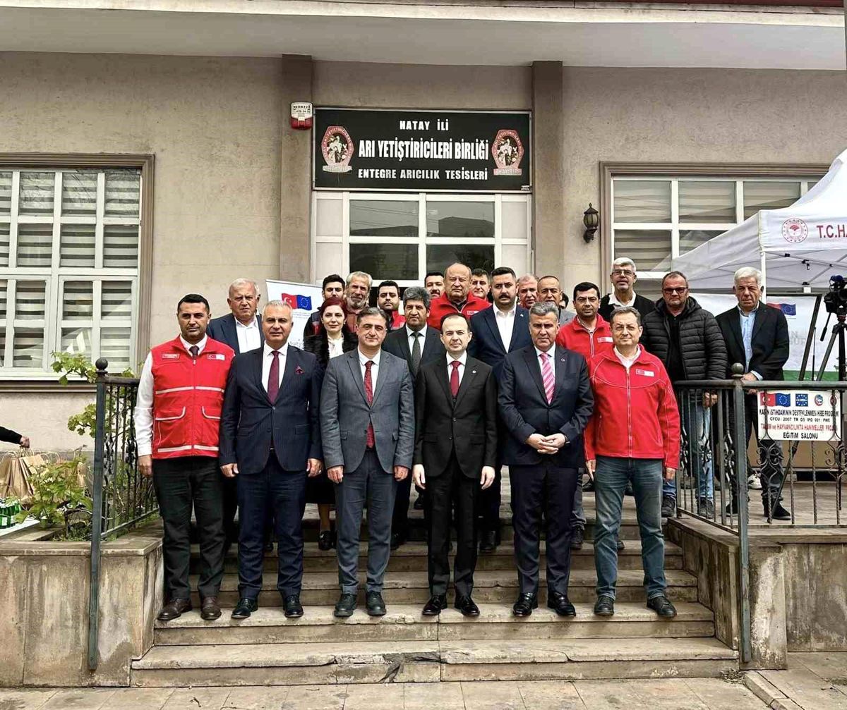 Payas\'ta arıcılara malzeme desteği sağlandı