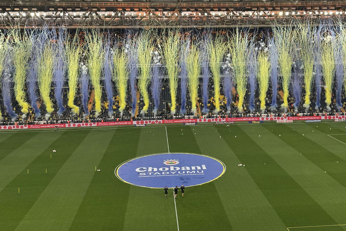 Sahaya çıkan Fenerbahçeli futbolculara sürpriz karşılama