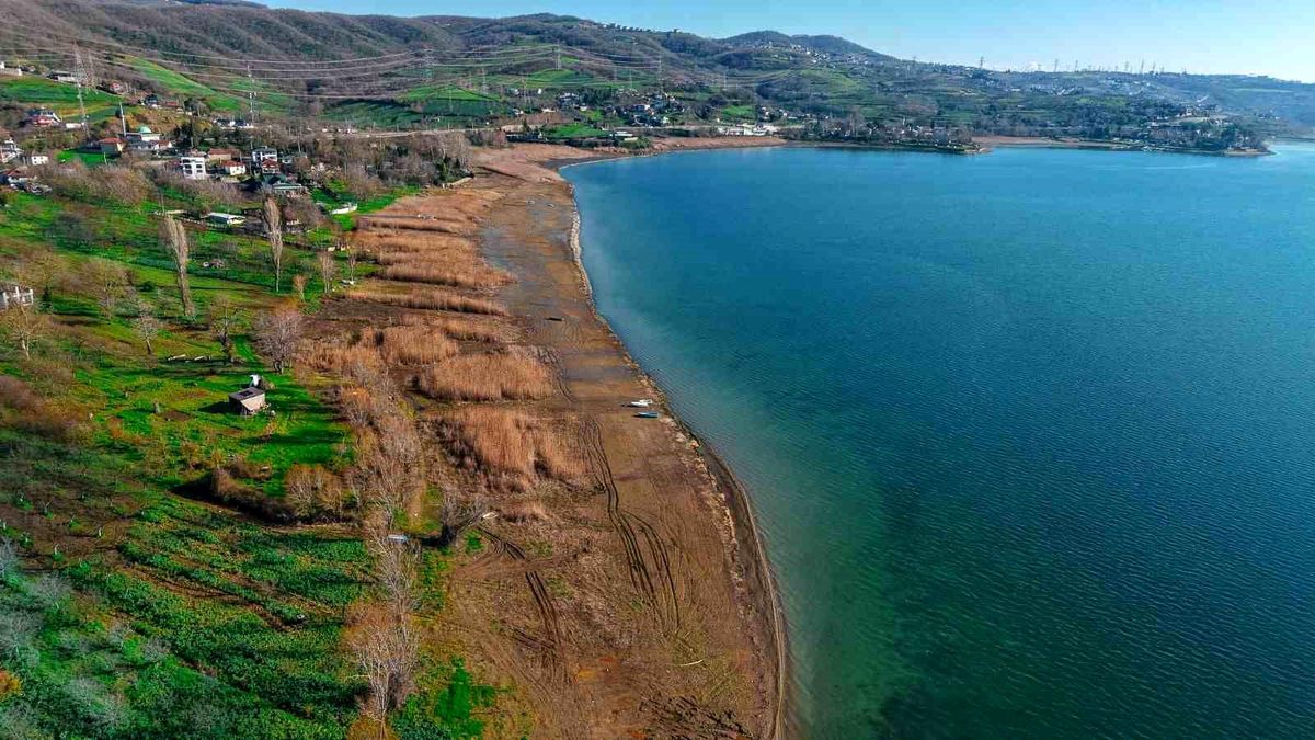 Sapanca Gölü\'nde kaçak yapı yıkım çalışmalarının ikinci etabına başlandı