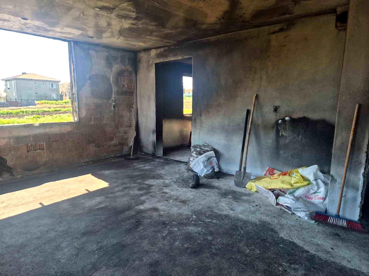 Silivri Kadıköy\'de gece yangını: 6 kişi son anda kurtuldu