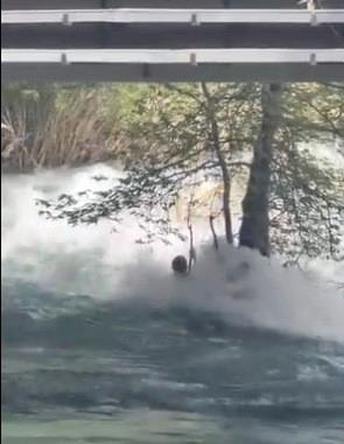 Tarsus\'ta kayıp genç akıntıya böyle kapıldı: Son görüntüleri ortaya çıktı