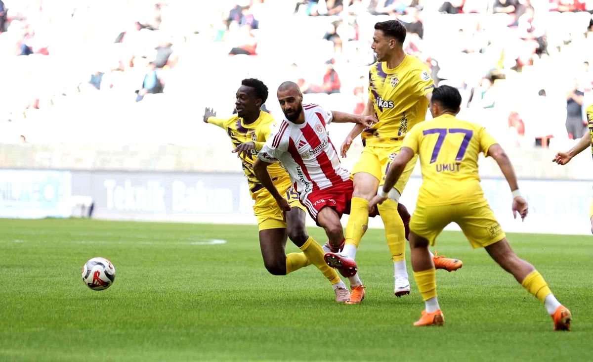 Antalyaspor - Eyüpspor Maçında İlk Yarı Golsüz Beraberlik