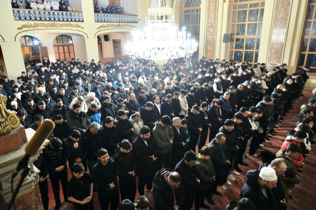 TÜGVA İstanbul’dan seher vakti buluşması: 1453 genç Dolmabahçe Camii’nde