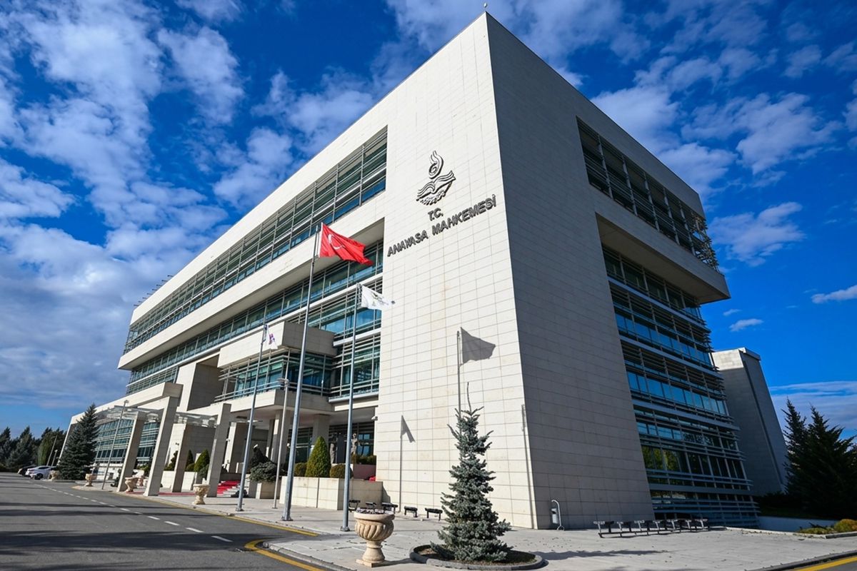 AYM kararını duyurdu! Nüfusu 2 binin altına düşen belediyeler köy olacak