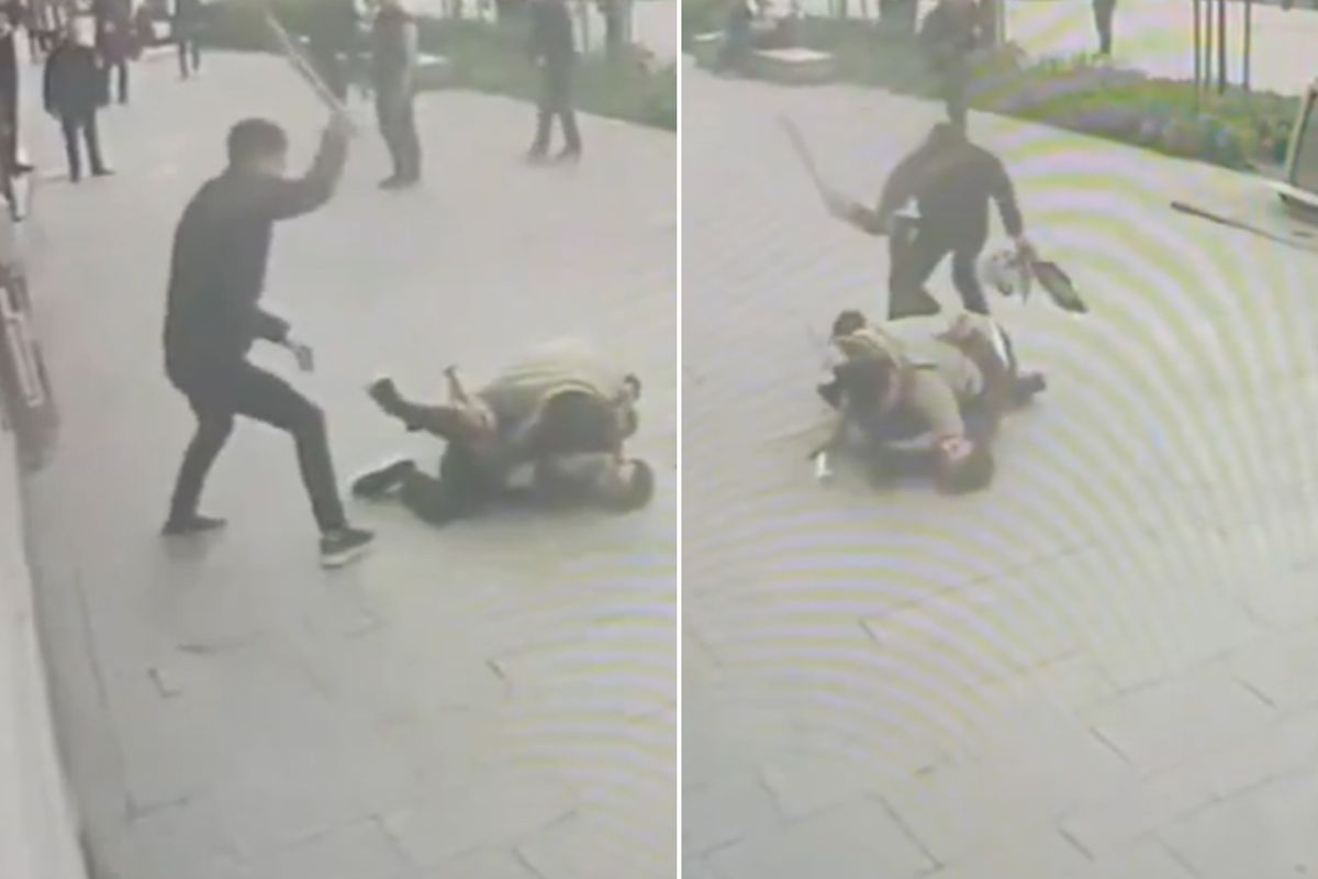 Annesini darp eden şahıs, iki kardeşi tarafından sopayla dövüldü