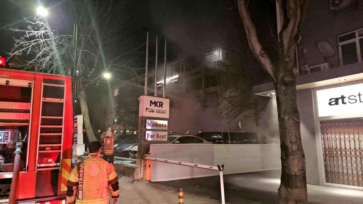 Beşiktaş\'ta Araç Yangını: Kundaklama Şüphesi