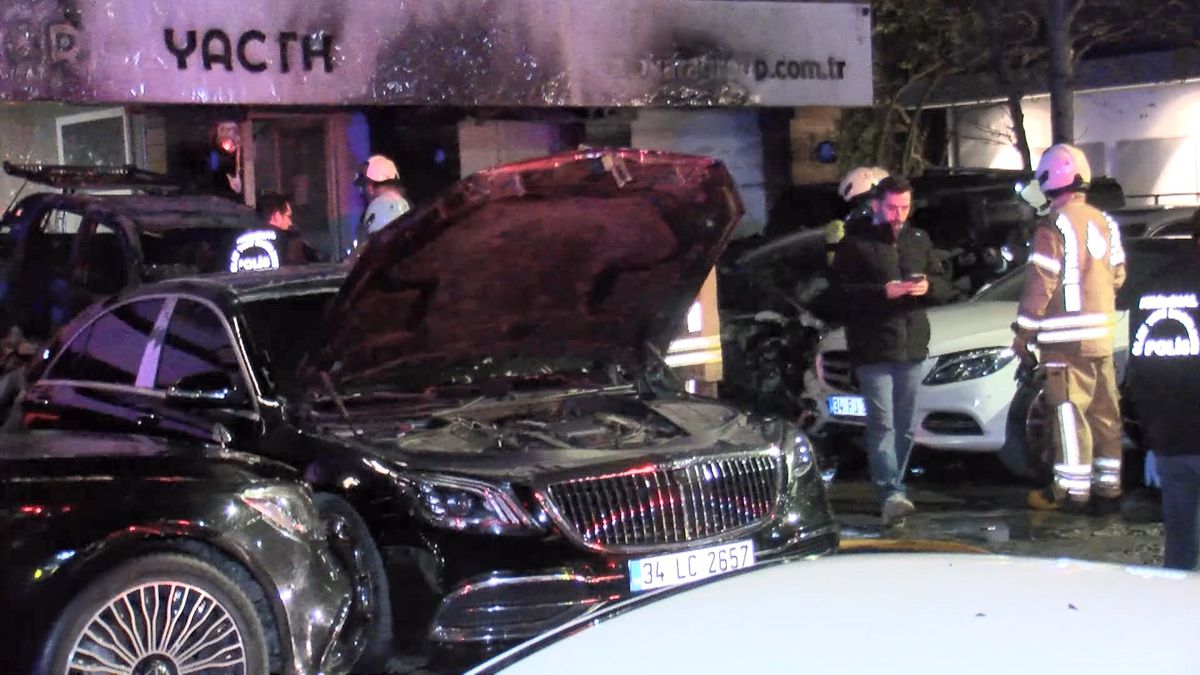 Beşiktaş\'ta Yangın: 15 Araç Zarar Gördü