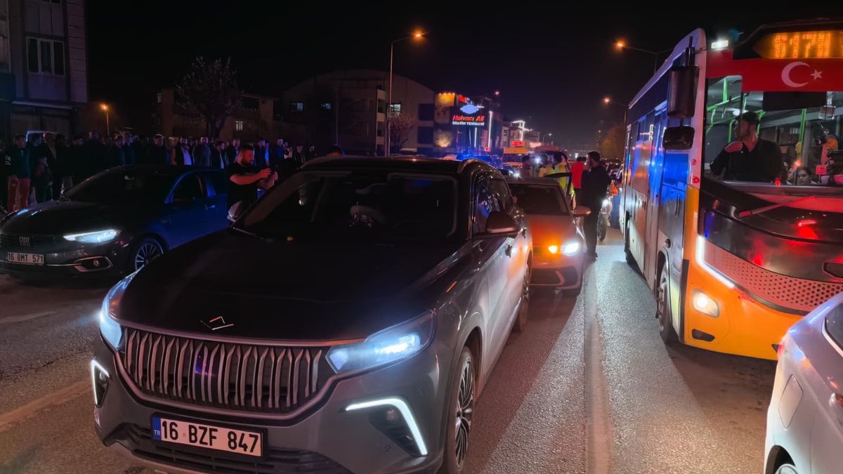 İnegöl\'de Zincirleme Kaza: Yaralılar Zorluk Çıkardı