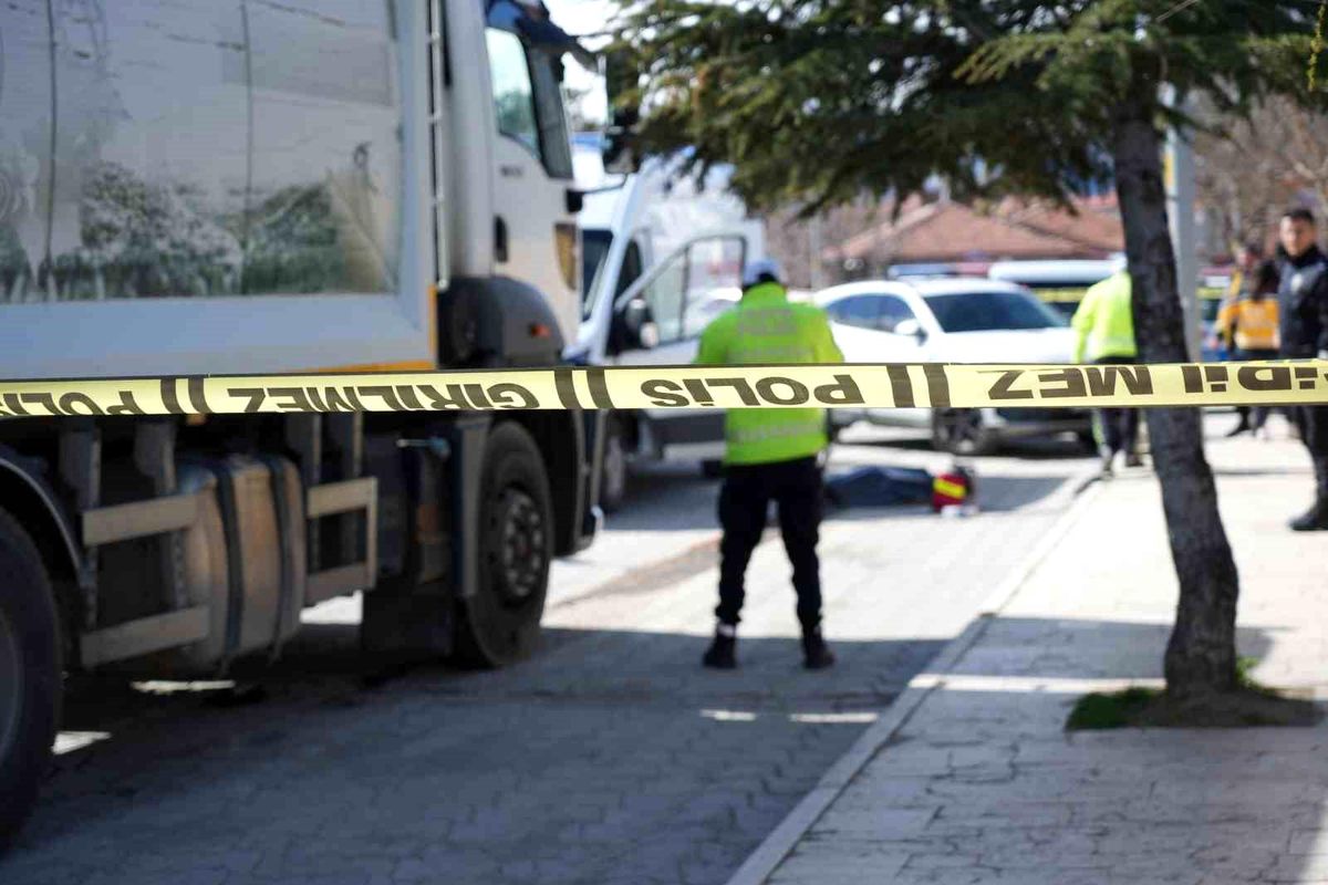 Erzincan\'da çöp kamyonunun çarptığı yaşlı kadın hayatını kaybetti