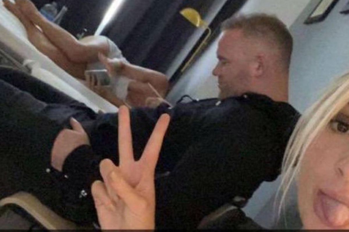 Efsane futbolcu 2 kadınla aynı odada görüntülendi