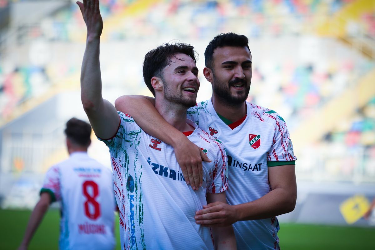 Karşıyaka, Bornova\'yı 5-0 Yenerek Play-Off\'a Hazır