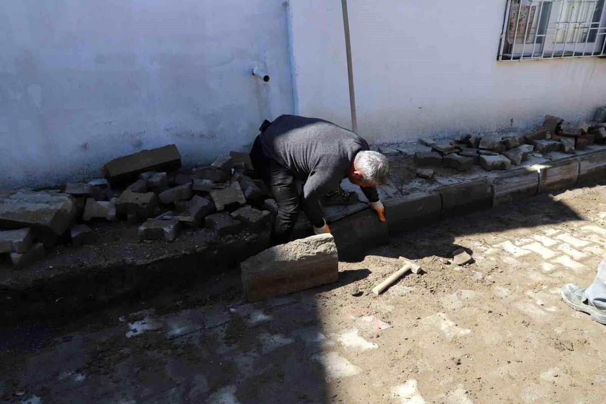 Nazilli\'de yol bakım ve onarım çalışmaları sürüyor