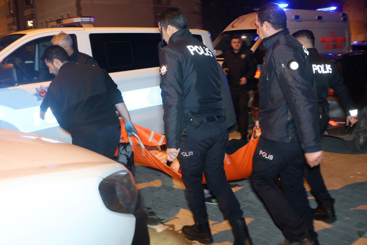 Nevşehir\'de "Bu parkın lambası niye yanmıyor kavgası": 3 yaralı