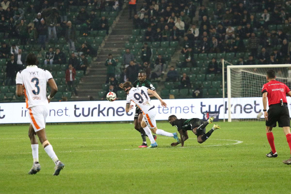 Kocaelispor ve Başakşehir Beraberlikte Kaldı