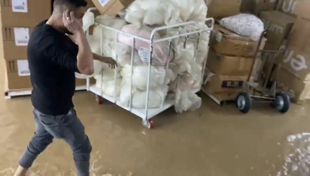 Şanlıurfa'da sağanak nedeniyle tekstil fabrikasını su bastı; işçiler tahliye edildi