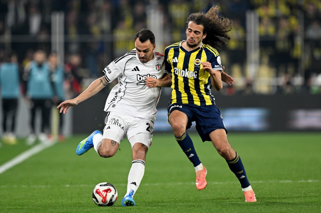 Sergen Yalçın derbi sonrası iki futbolcusunun biletini kesti