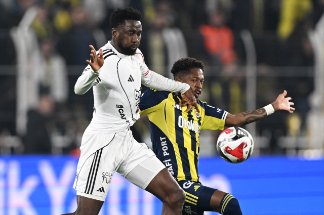 Sergen Yalçın derbi sonrası iki futbolcusunun biletini kesti