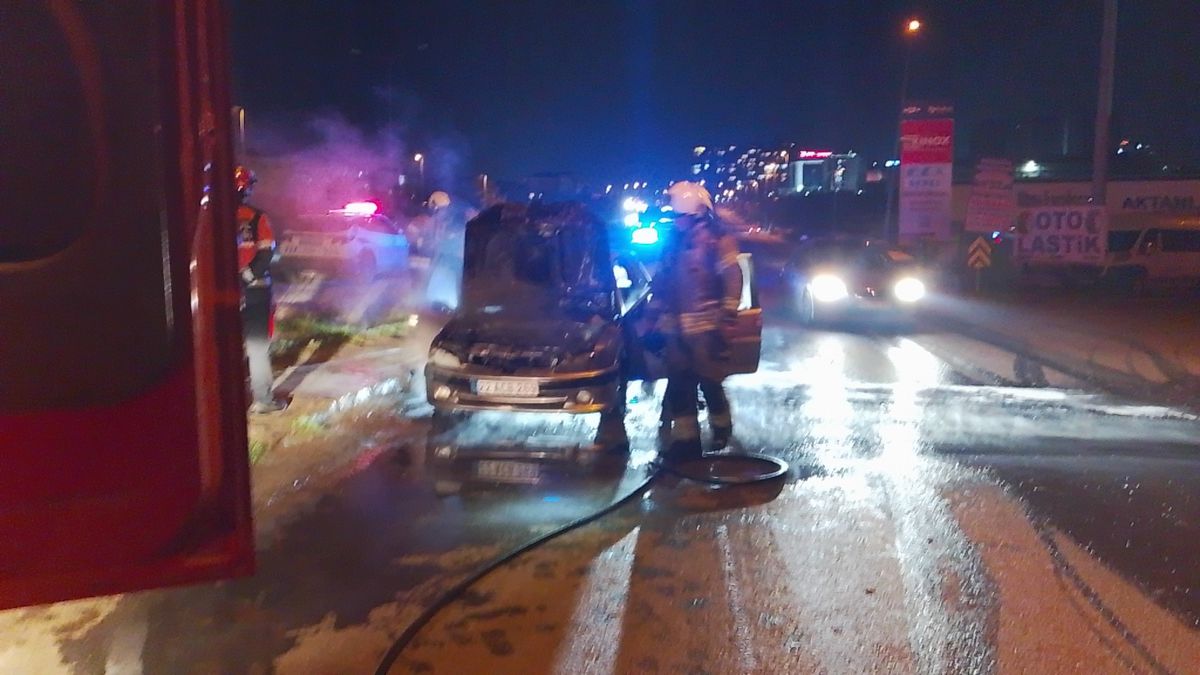 Seyir Halindeki Araç Alev Alev Yandı