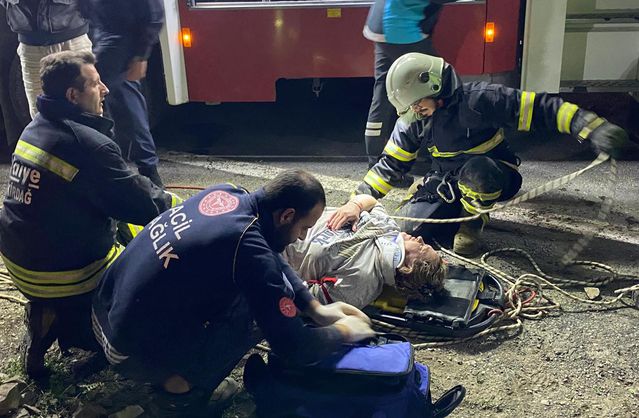 Şarköy’de Uçurumdan Düşen Araçta 3 Yaralı