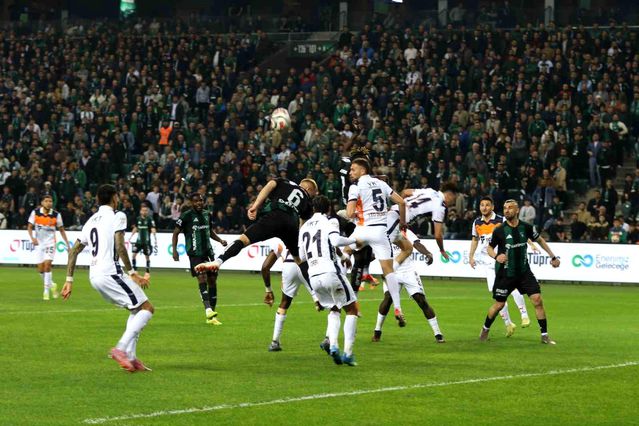 Kocaelispor – Başakşehir: İlk 15 Dakika Golsüz