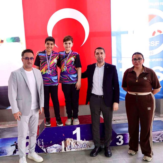 Elazığ’da Paletli Yüzme Şampiyonası