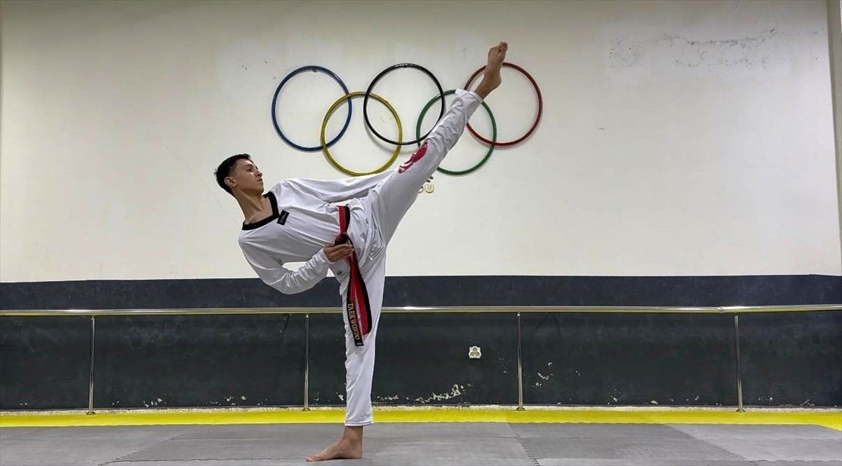 Genç Tekvandocu Altın Hedefli