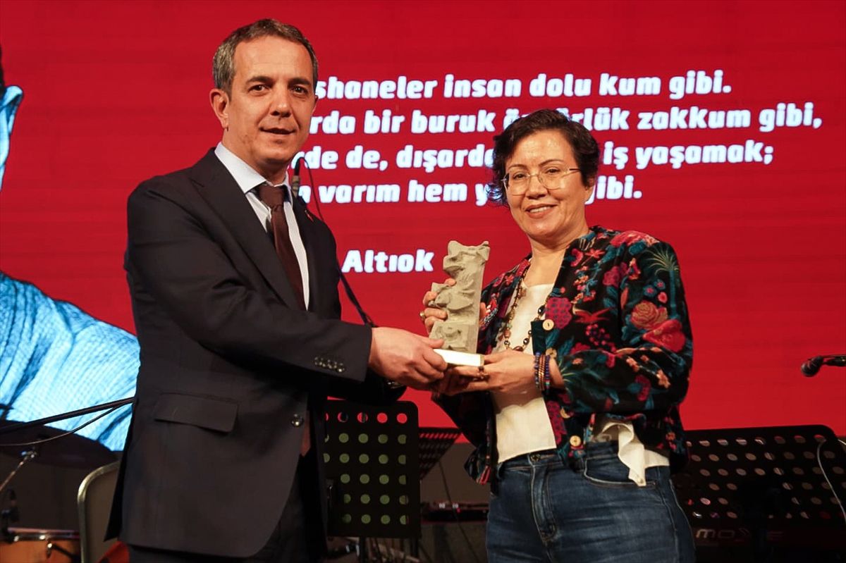 Metin Altıok Şiir Ödülü Elçin Sevgi Suçin\'e Verildi