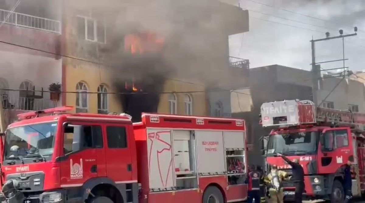 Kızıltepe\'de Yangın: 4 Kişi Hastaneye Kaldırıldı