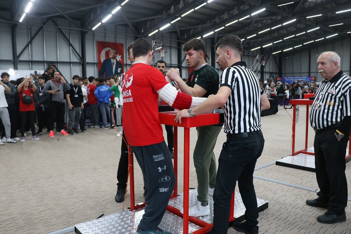 2026 Türkiye Bilek Güreşi Şampiyonası Yalova\'da Başladı