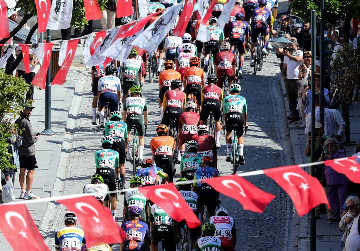 61. Türkiye Bisiklet Turu Çeşme\'de Başladı