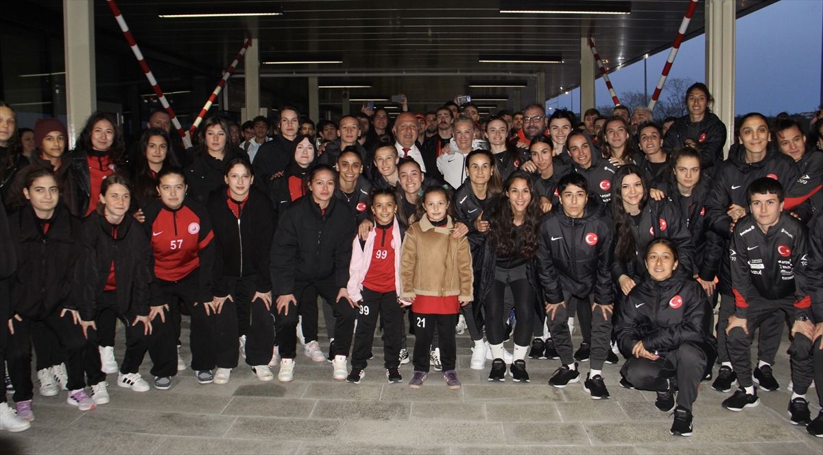 A Milli Kadın Futbol Takımı Sinop\'a Geldi