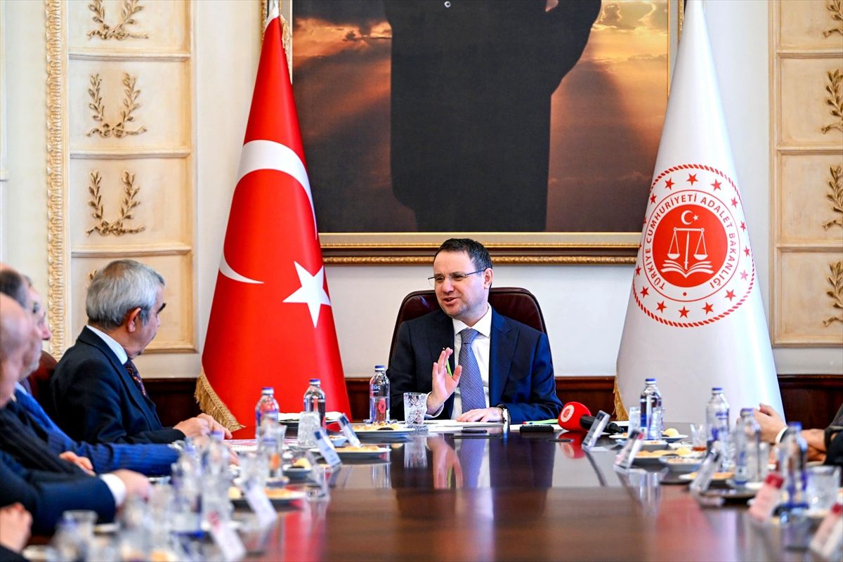 Bakan Gürlek\'ten Yargıda Birlik Derneği\'ne Teşekkür