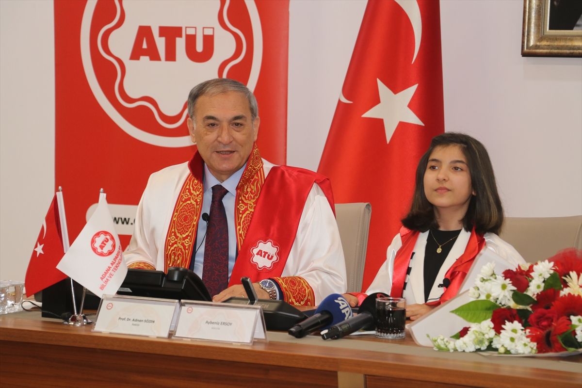 Adana ATÜ Rektörü Prof. Dr. Sözen ve senato üyeleri koltuklarını çocuklara bıraktı
