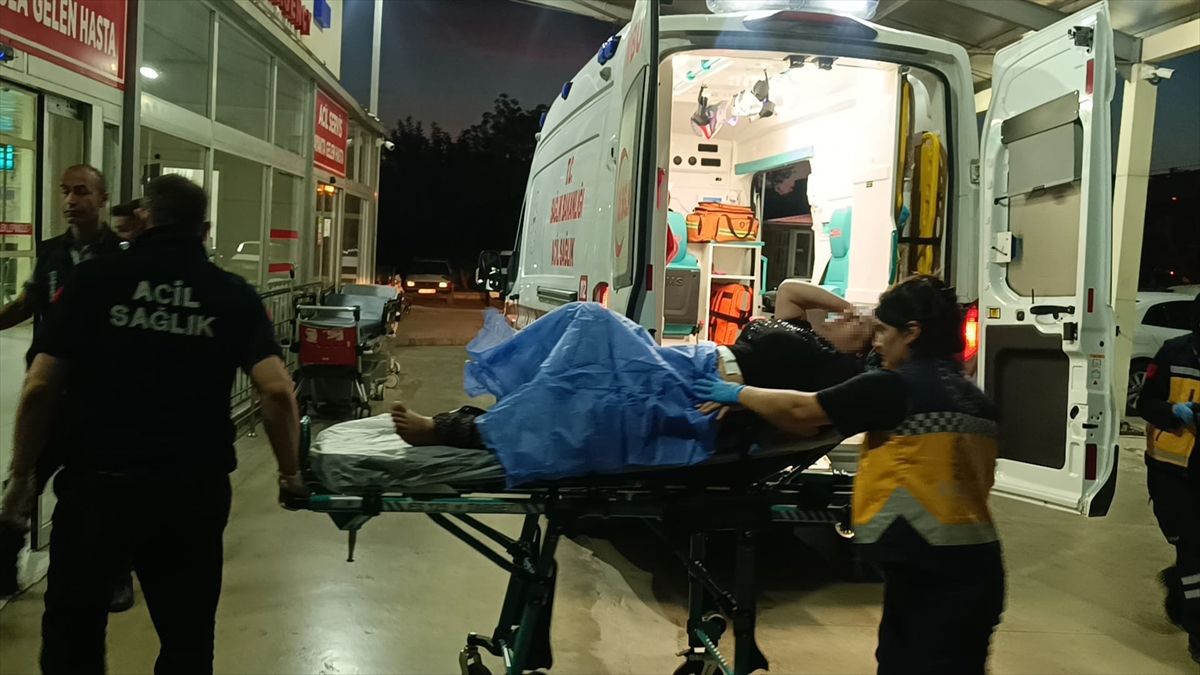 Adana\'da babası tarafından bıçaklanan kadın yaralandı