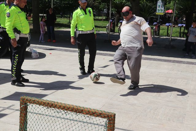 Adana'da Sürücülere Emniyet Kemeri Simülasyonu