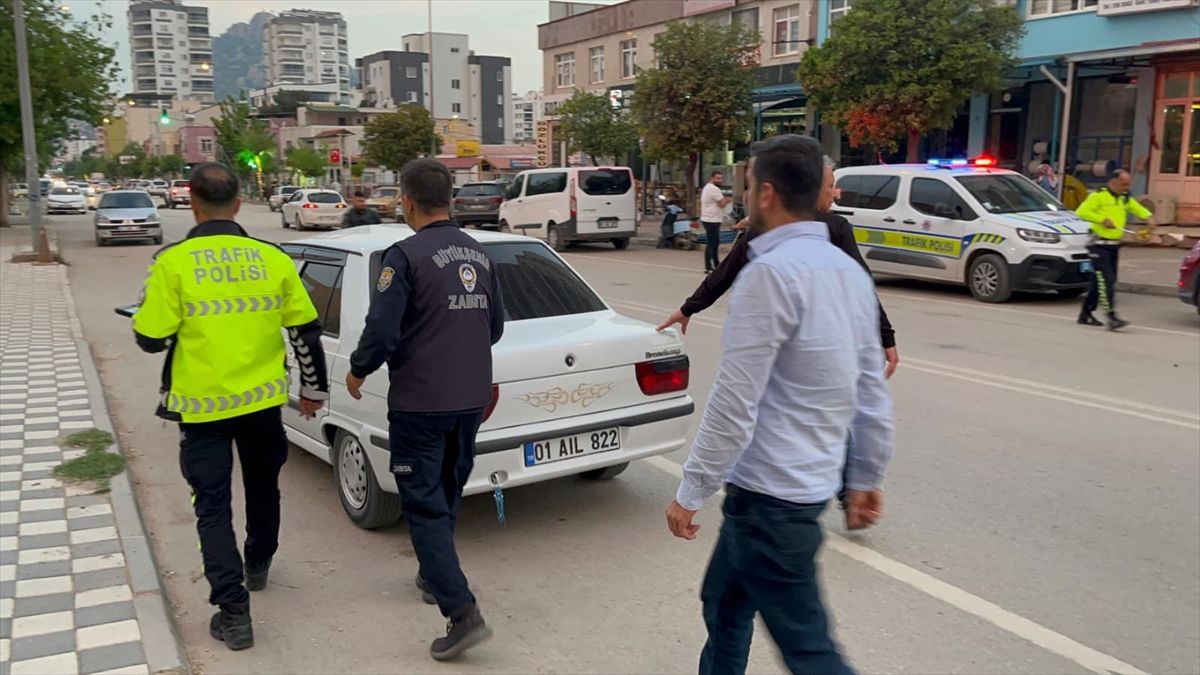 Kozan\'da Motosiklet ve Otomobil Çarpıştı