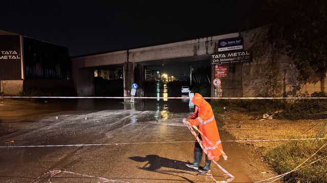Adana’da Sağanak Yağış Hayatı Olumsuz Etkiledi