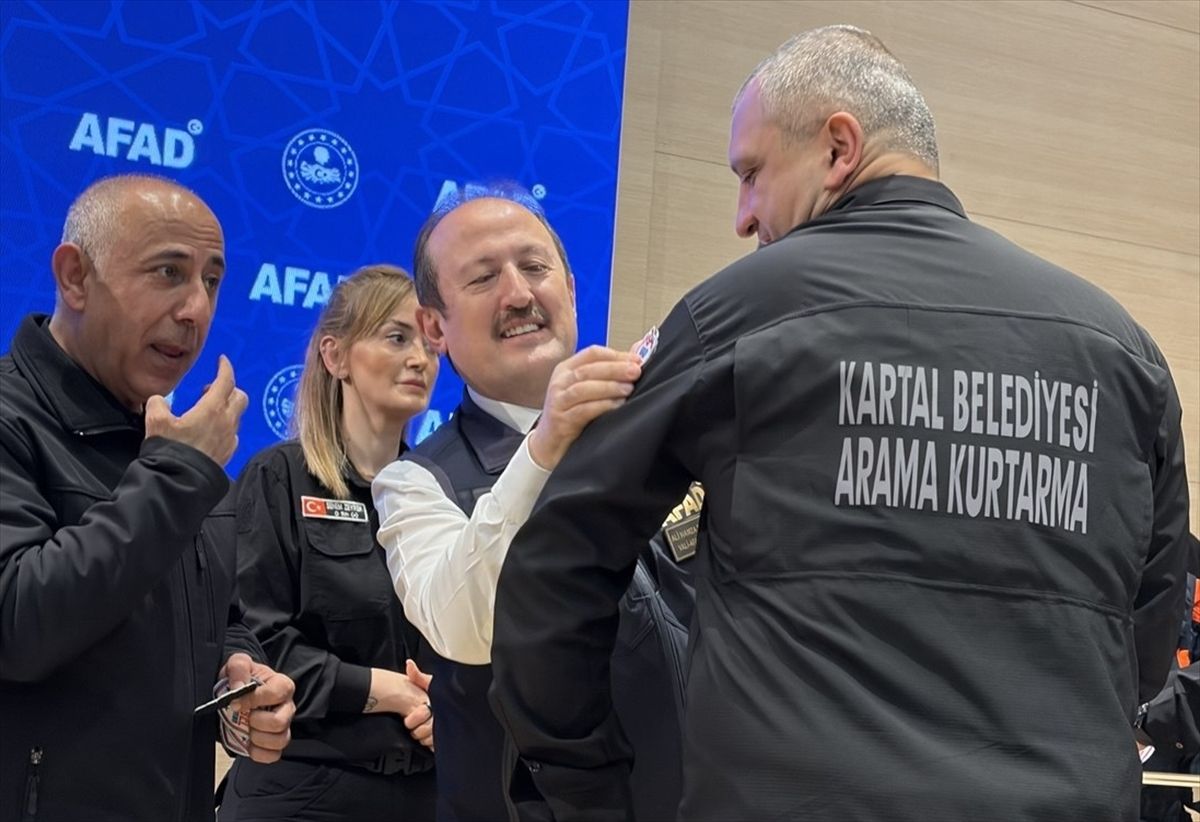 "AFAD Akreditasyon Sistemi"ne dahil olan 51 gönüllü ekip, armalarını aldı