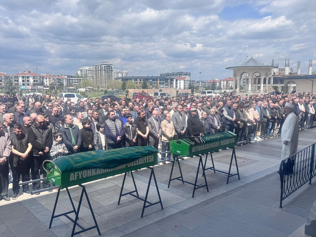 Afyonkarahisar\'da Çiftin Cenazesi Defnedildi