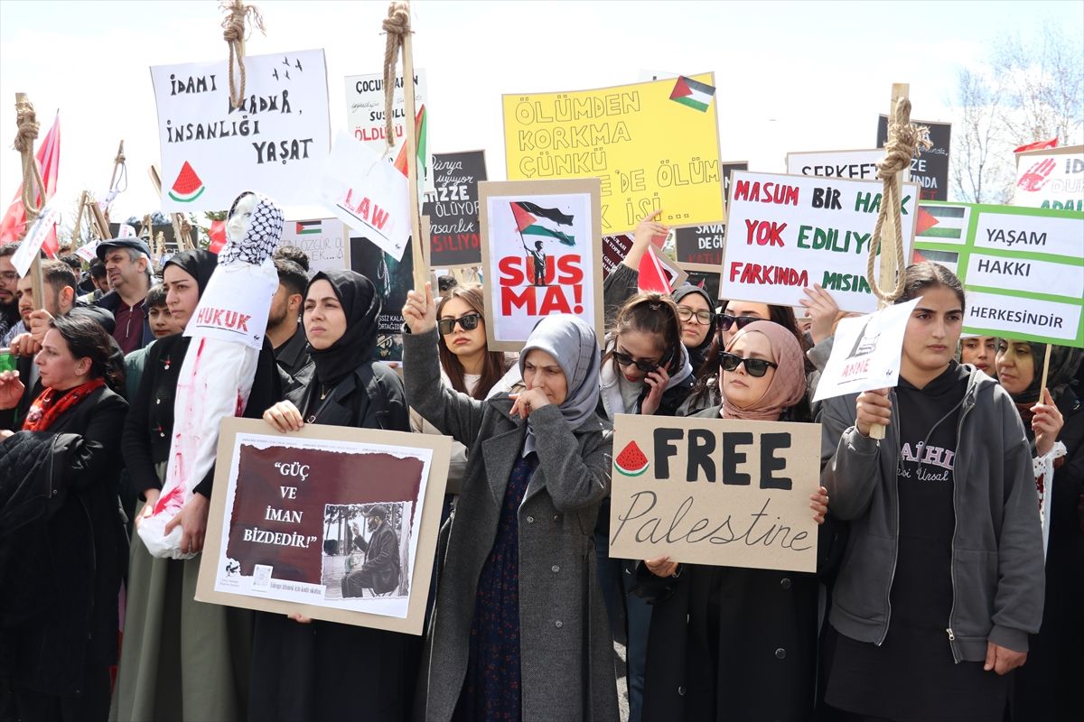 AİÇÜ\'den Filistin\'e Destek Yürüyüşü