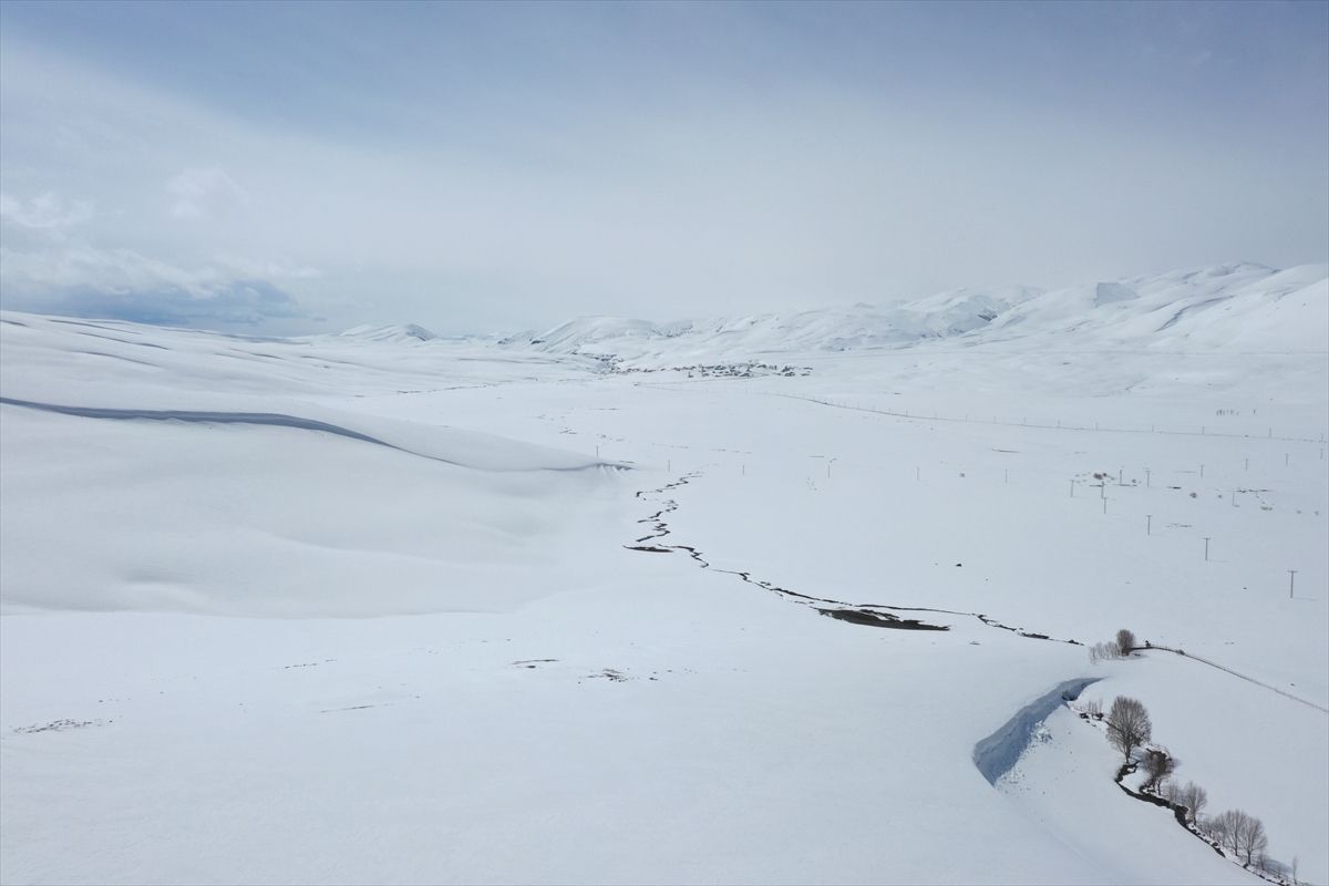Ağrı Dağları Baharda Karla Kaplandı
